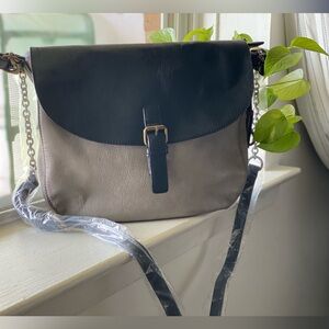 Simply Noelle gray and black shoulder/crossbody